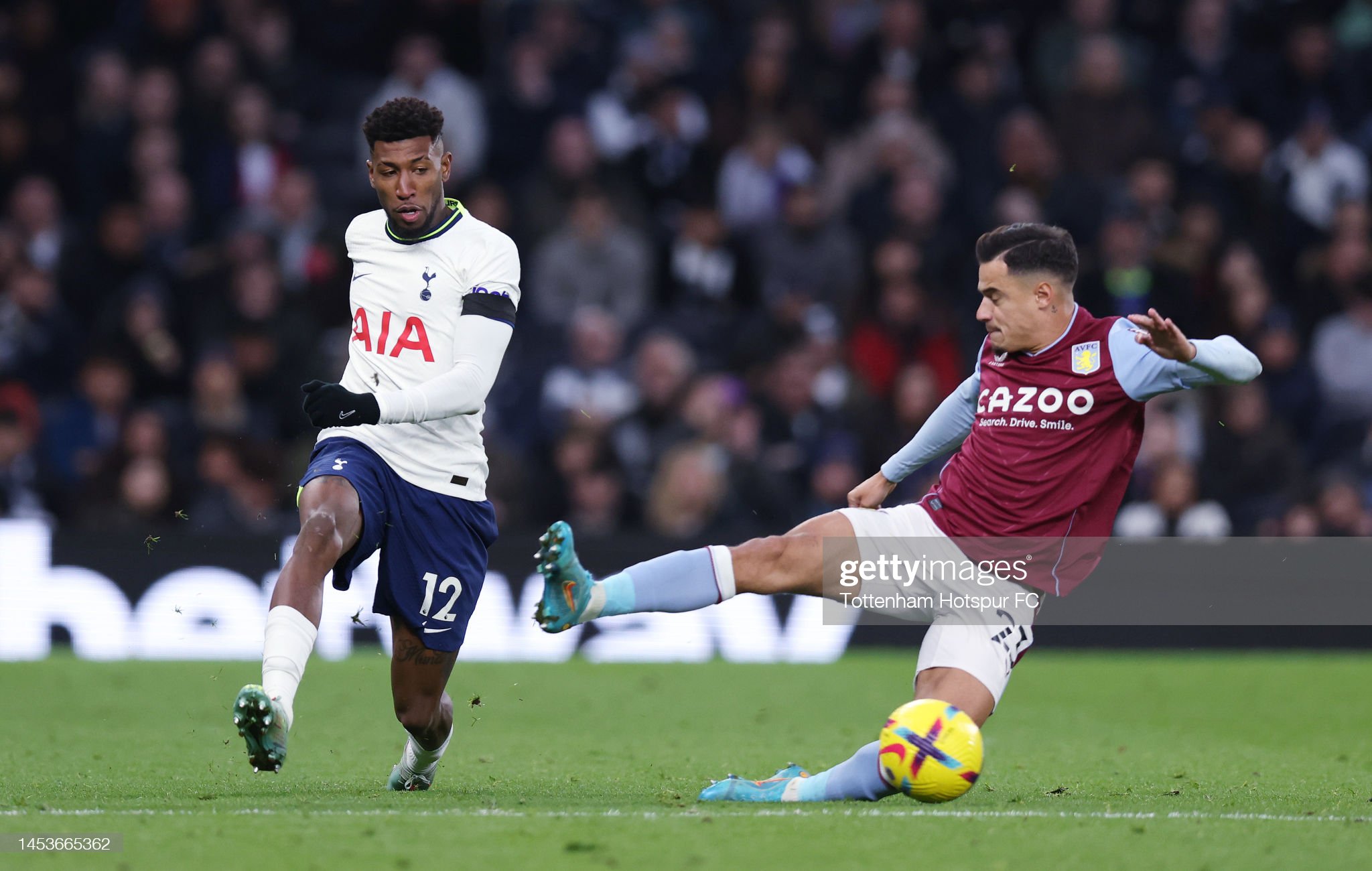 Tottenham aston villa. Тоттенхэм Астон вилла. Шот Тоттенхэм Астон вилла. Тоттенхэм Астон вилла красная карточка. Астон Англия.