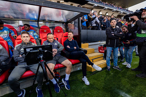 Birovning ushlangan va sikilgan porno video