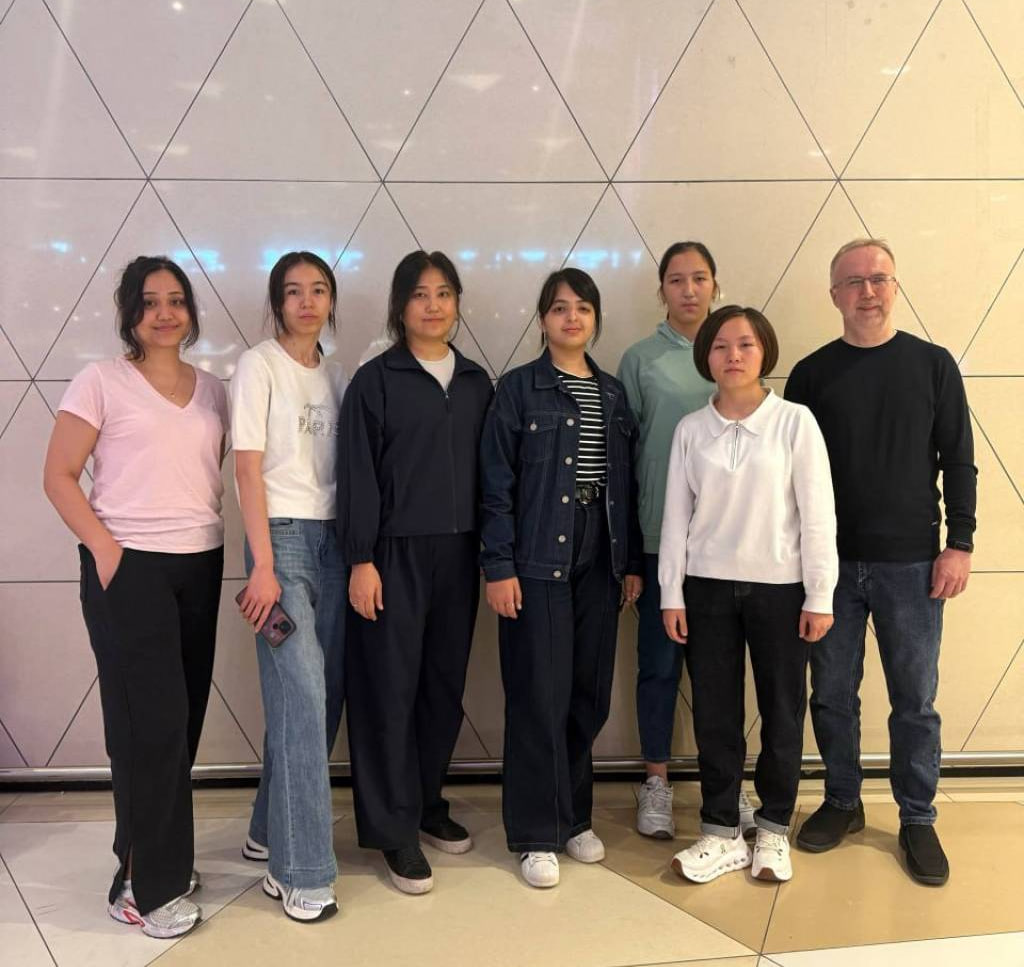 Eng chiroyli trans porno aktrisalar reytingi Yigitlarning ogziga singdirish porno